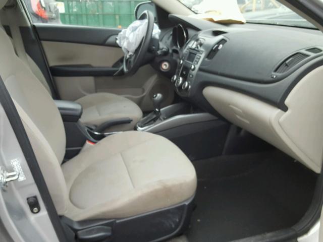 KNAFU4A23D5674297 - 2013 KIA FORTE EX SILVER photo 5