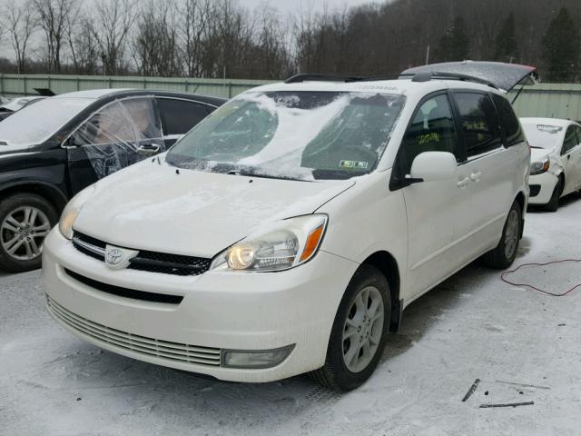 5TDZA22C04S058751 - 2004 TOYOTA SIENNA XLE WHITE photo 2