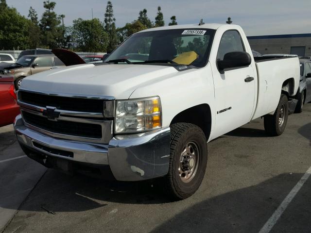 1GCHC24K17E576985 - 2007 CHEVROLET SILVERADO WHITE photo 2