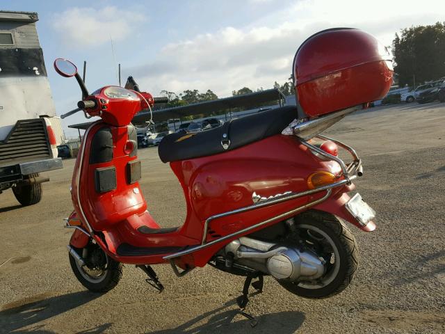 ZAPM198F615005153 - 2001 VESPA M198F RED photo 3