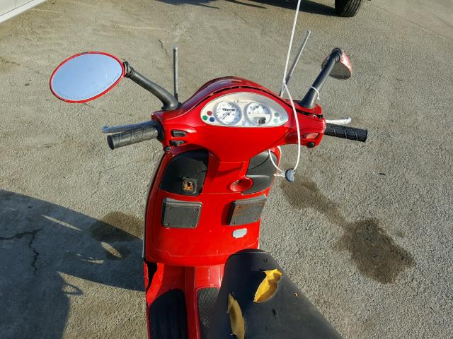 ZAPM198F615005153 - 2001 VESPA M198F RED photo 5