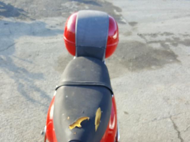 ZAPM198F615005153 - 2001 VESPA M198F RED photo 6