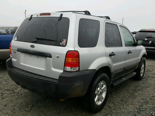 1FMYU03185KB30076 - 2005 FORD ESCAPE XLT SILVER photo 4