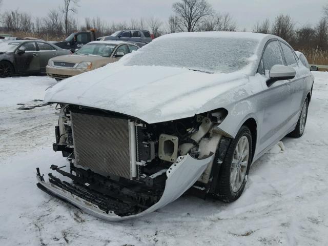 3FA6P0H78HR156165 - 2017 FORD FUSION SE SILVER photo 2