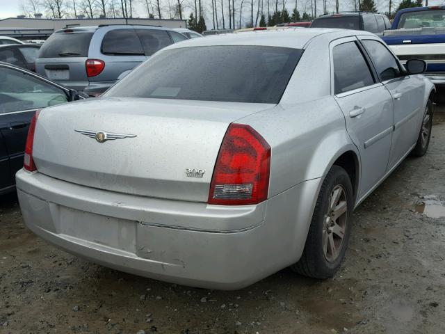 2C3KA53G27H799351 - 2007 CHRYSLER 300 TOURIN SILVER photo 4