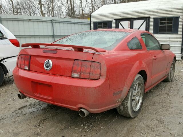 1ZVFT82H465260039 - 2006 FORD MUSTANG GT RED photo 4