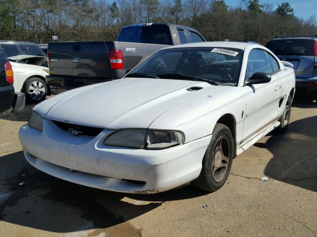 1FAFP4044WF137972 - 1998 FORD MUSTANG WHITE photo 2