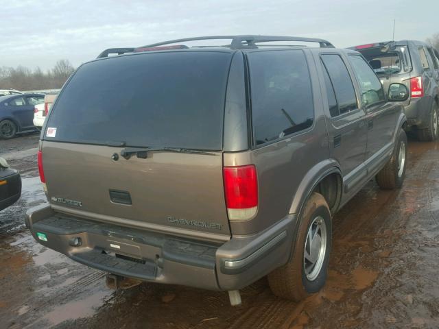 1GNDT13W2W2283391 - 1998 CHEVROLET BLAZER BROWN photo 4