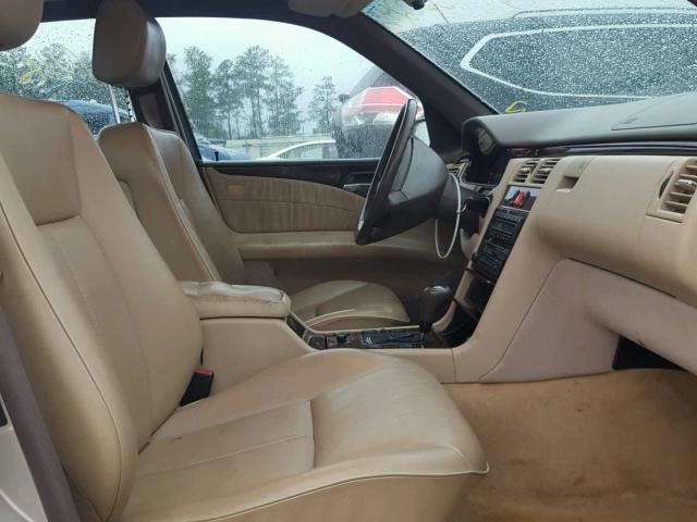 WDBJF55F7VA365613 - 1997 MERCEDES-BENZ E 320 BEIGE photo 5