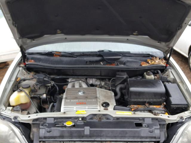 JT6HF10U6X0084241 - 1999 LEXUS RX 300 SILVER photo 7