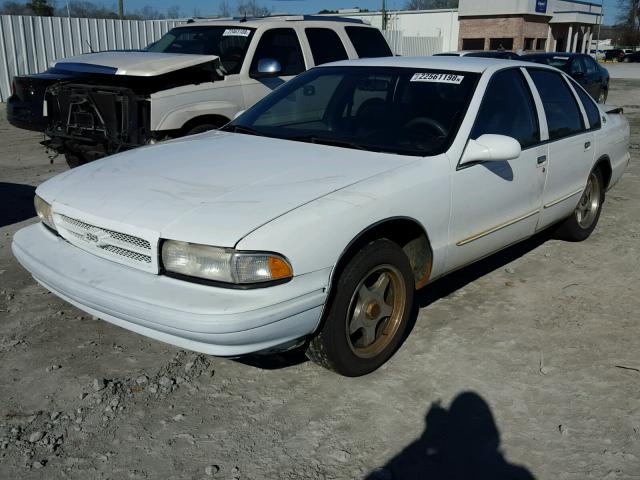 1G1BL52W2TR158024 - 1996 CHEVROLET CAPRICE CL WHITE photo 2