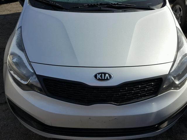 KNADM4A3XF6460596 - 2015 KIA RIO LX SILVER photo 7