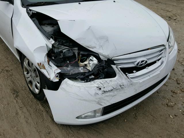 KMHDU4AD6AU982864 - 2010 HYUNDAI ELANTRA BL WHITE photo 9