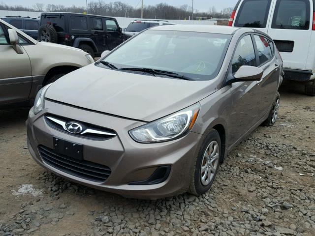 KMHCT5AE0DU060348 - 2013 HYUNDAI ACCENT GLS BROWN photo 2