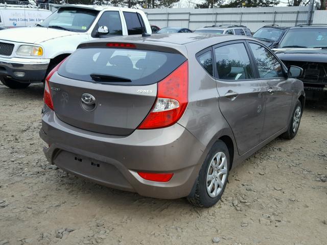 KMHCT5AE0DU060348 - 2013 HYUNDAI ACCENT GLS BROWN photo 4