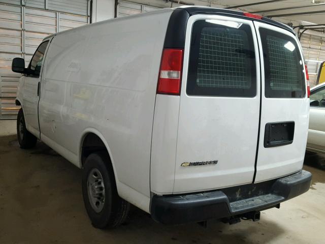 1GCZGGFG6H1242250 - 2017 CHEVROLET EXPRESS G3 WHITE photo 3