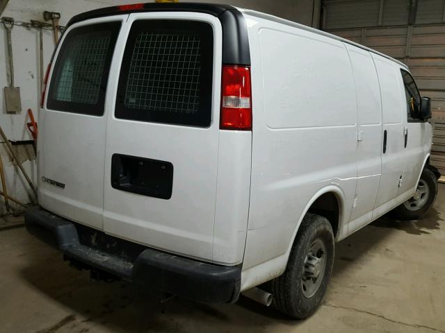 1GCZGGFG6H1242250 - 2017 CHEVROLET EXPRESS G3 WHITE photo 4