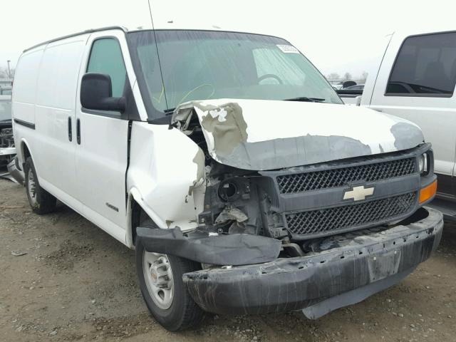 1GCGG25U341236952 - 2004 CHEVROLET EXPRESS G2 WHITE photo 1