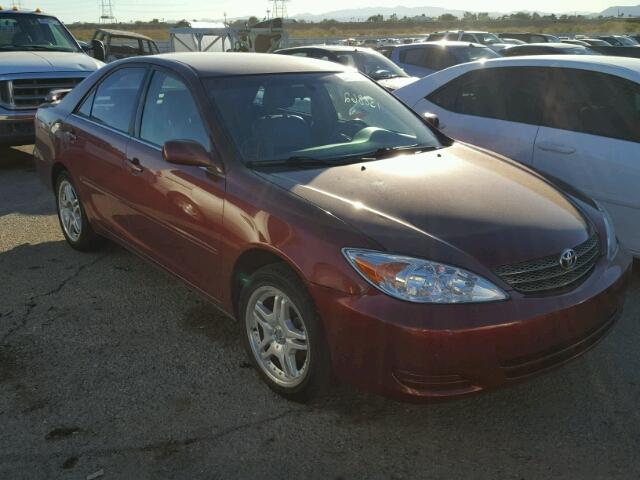 JTDBE32KX20055746 - 2002 TOYOTA CAMRY LE RED photo 1