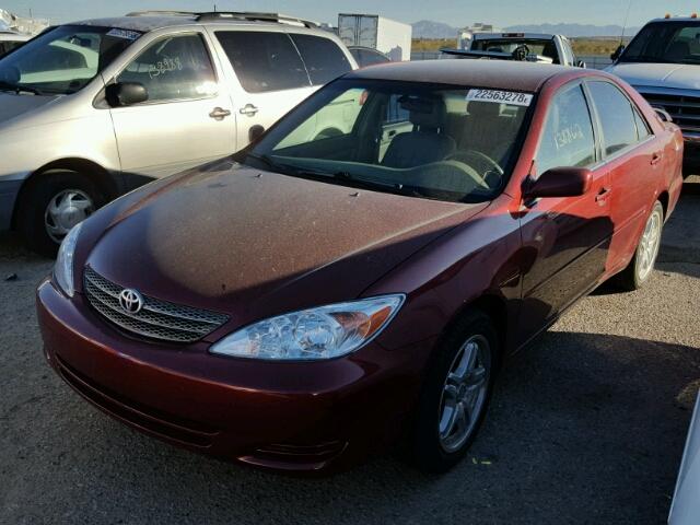 JTDBE32KX20055746 - 2002 TOYOTA CAMRY LE წითელი ფოტო 2