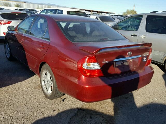 JTDBE32KX20055746 - 2002 TOYOTA CAMRY LE RED photo 3