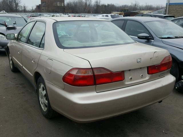 1HGCG5670YA055419 - 2000 HONDA ACCORD SE GOLD photo 3