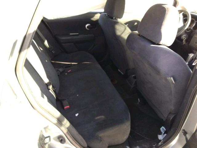 3N1BC11E08L405258 - 2008 NISSAN VERSA S GRAY photo 6