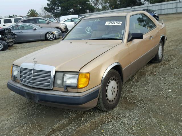 WDBEA50D7JA623774 - 1988 MERCEDES-BENZ 300 CE GOLD photo 2