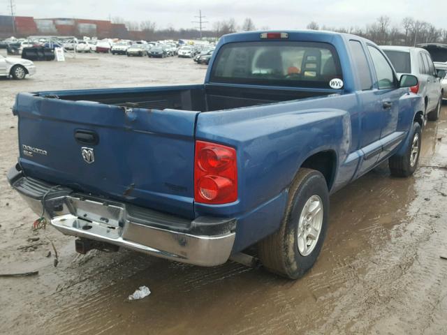 1D7HE42K05S136236 - 2005 DODGE DAKOTA SLT BLUE photo 4