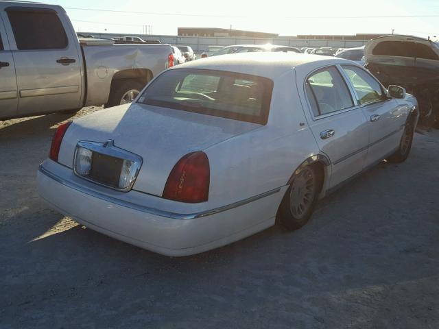 1LNHM83WX1Y729384 - 2001 LINCOLN TOWN CAR C WHITE photo 4