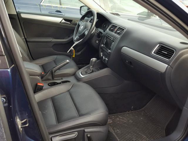 3VWDP7AJ3DM278551 - 2013 VOLKSWAGEN JETTA SE BLUE photo 5