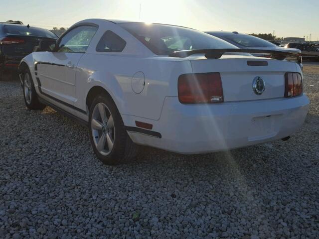 1ZVFT80N265130494 - 2006 FORD MUSTANG WHITE photo 3