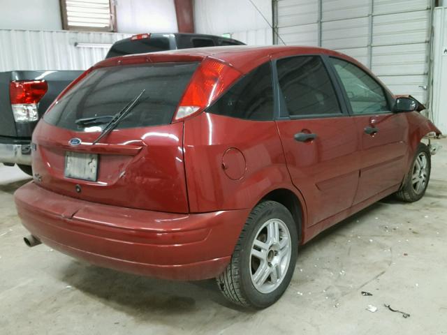 3FAHP37324R118000 - 2004 FORD FOCUS ZX5 RED photo 4