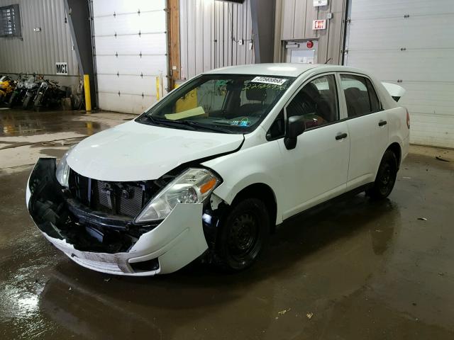 3N1CC11E19L471257 - 2009 NISSAN VERSA S WHITE photo 2