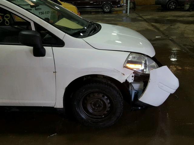 3N1CC11E19L471257 - 2009 NISSAN VERSA S WHITE photo 9