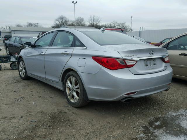 5NPEC4AB4BH301199 - 2011 HYUNDAI SONATA SE SILVER photo 3