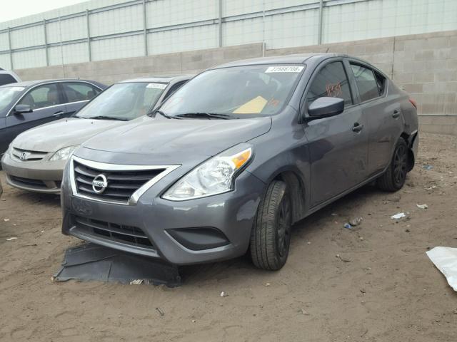 3N1CN7AP7HL826106 - 2017 NISSAN VERSA S GRAY photo 2