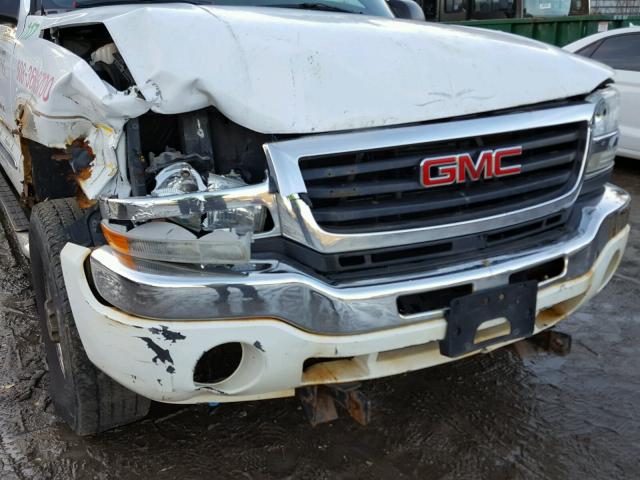 1GTHK23U45F817872 - 2005 GMC SIERRA K25 WHITE photo 10