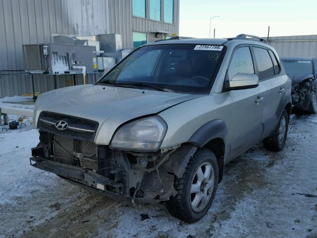 KM8JM72D45U136161 - 2005 HYUNDAI TUCSON GL GRAY photo 2