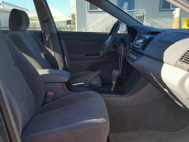 JTDBE30K953014210 - 2005 TOYOTA CAMRY LE ლურჯი ფოტო 5