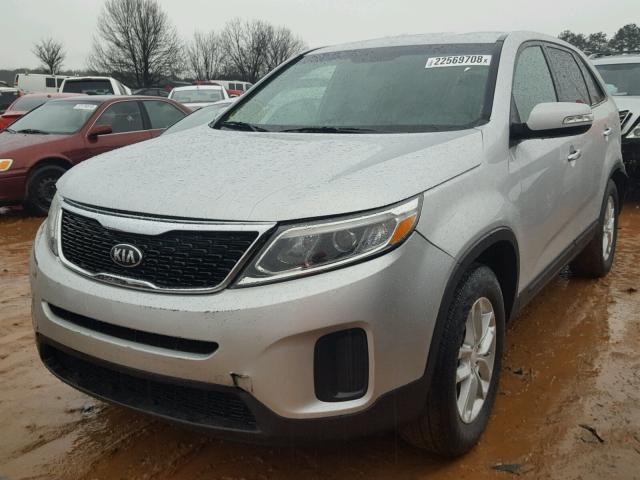 5XYKT3A61FG562061 - 2015 KIA SORENTO LX SILVER photo 2