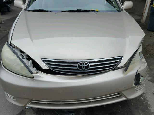 4T1BE32K35U575215 - 2005 TOYOTA CAMRY LE GOLD photo 7