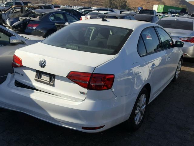 3VWD17AJ8FM267484 - 2015 VOLKSWAGEN JETTA SE WHITE photo 4