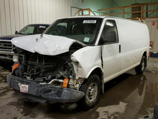 1GCWGGCA1E1151983 - 2014 CHEVROLET EXPRESS G2 WHITE photo 2