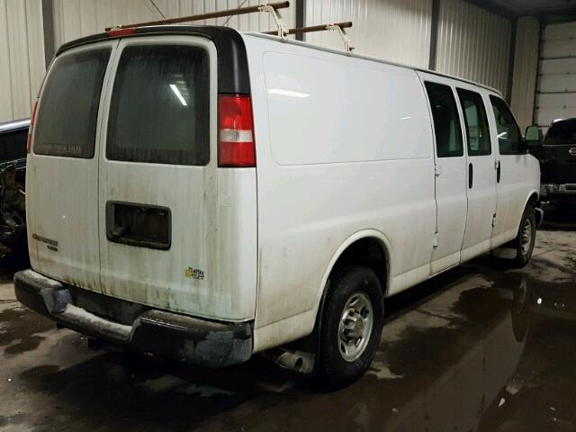 1GCWGGCA1E1151983 - 2014 CHEVROLET EXPRESS G2 WHITE photo 4