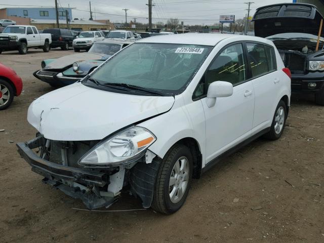 3N1BC1CP8CK806182 - 2012 NISSAN VERSA S WHITE photo 2