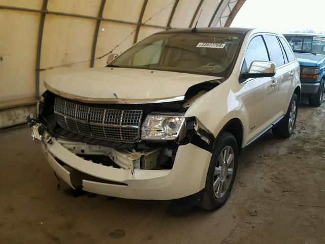 2LMDU68C87BJ10472 - 2007 LINCOLN MKX CREAM photo 2