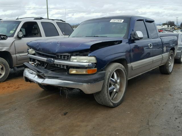 1GCEC19T4YZ147610 - 2000 CHEVROLET SILVERADO BLUE photo 2