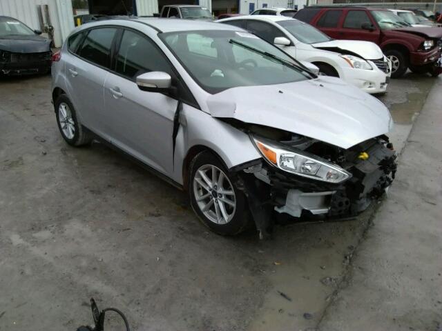 1FADP3K27FL301259 - 2015 FORD FOCUS SE SILVER photo 1