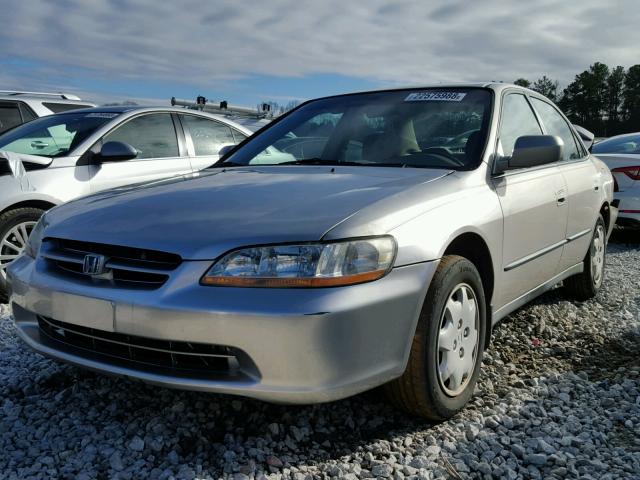 1HGCG5647XA062839 - 1999 HONDA ACCORD LX TAN photo 2